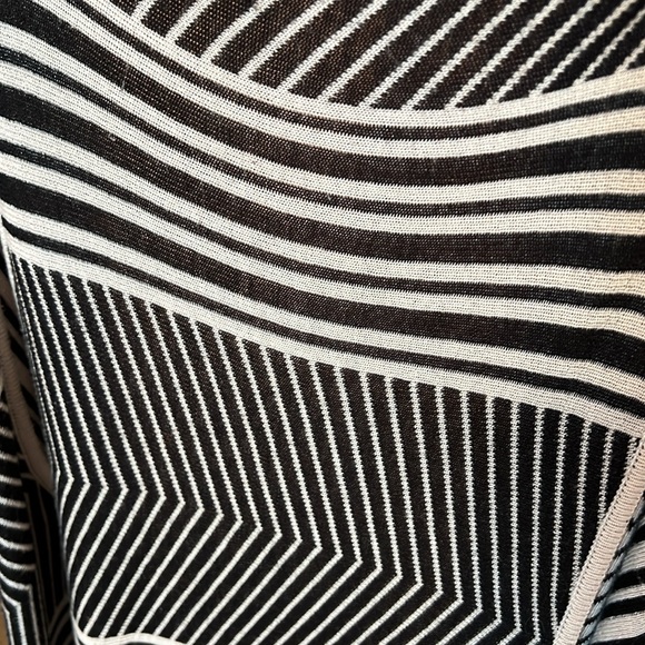 Anne French sleeveless shawl - Picture 3 of 7